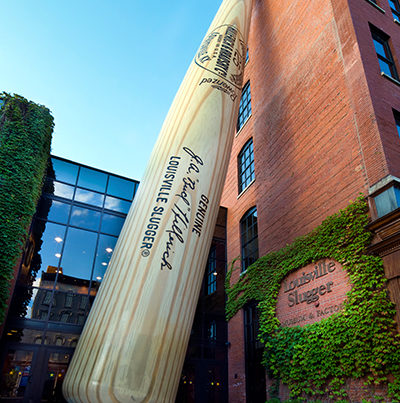 the giant louisville slugger at the slugger museum